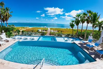 Image de PROPRIÉTÉ Beachfront! Grace Bay Beach, pour 10 personnes