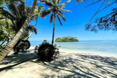 Image de Taakoka Muri Beach Villa - face à la plage avec votre propre piscine face au lagon