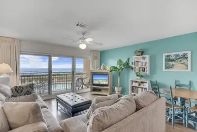 Image de Gulf Front, Steps to Private Beach Entry & Daily Chair Setup