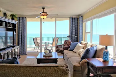 Image de Luxe en bord de mer avec une vue panoramique imprenable et une exposition sud-est!