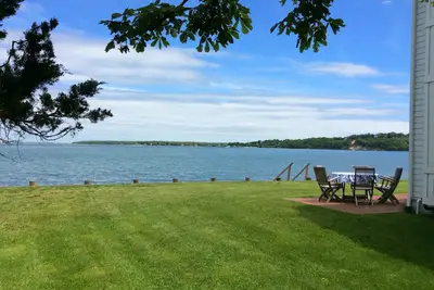 Image de Dream Beach House sur la North Fork: front de mer, plage privée + vue imprenable
