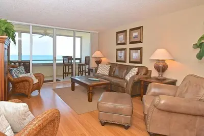 Image de Siesta Key Gulf Front à Fisherman's Haven. Vues spectaculaires de chaque pièce! Plage privée, accès Bay, Gated # 701