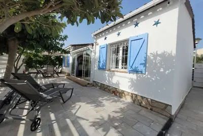 Image de Maison en parfait état, quartier très calme à 750m de la plage, proche des supermarchés.