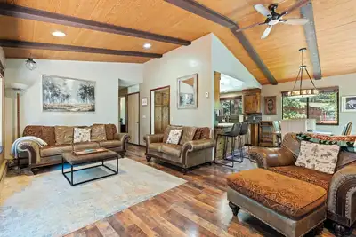 Image de Zephyr Cove Tahoe House dans les collines avec vue sur le lac! !