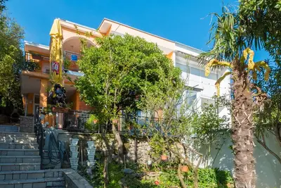 Image de Maison avec vue sur la mer et le jardin, à 100 m de la mer, parking et Wifi.
