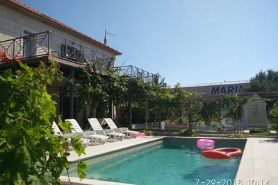Bungalow, première rangée de la mer