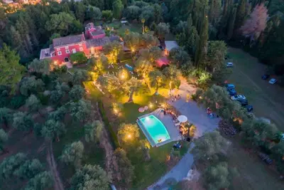 Image de Villa (19 th century period house) in Triklino estate