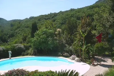 Image de Jolie villa provençale avec piscine, au calme