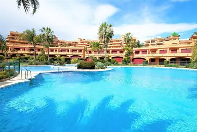 Image de Appartement en bord de mer avec Wifi et clima, Complexe en bord de mer, 20 min du port d'Estepon