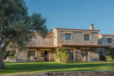 Maison dans oliveraie tranquille - 200m de la plage