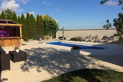 Image de Piscine Et Jacuzzi A 1km De La Plage