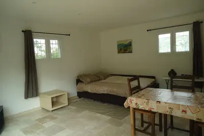 Image de Studio entièrement renovée entre mer et campagne