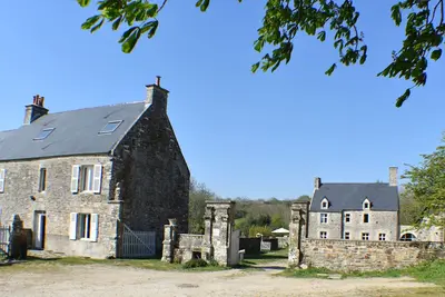 Image de Patrimoine historique, le Manoir de Barneville, Ă 3 km de la mer