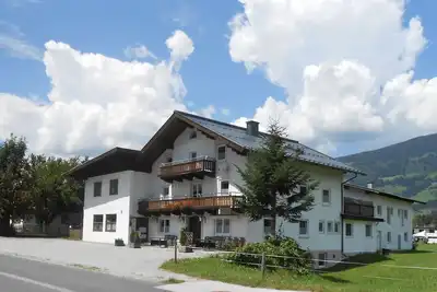 Image de Cottage avec grand ca400m² espace pour 10-22 personnes Outorbereich