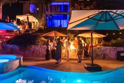 Image de Castello di GoLightly a une piscine, des vues épiques sur le pays du vin!