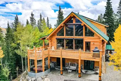 Image de Le Lodge at Flamingo Acres dispose de 2 chambres avec lits Queen et 1 salle de bain avec une vue magnifique