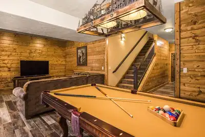 Image de Nouveau 8Bed \/ 8ba Lakefront Lodge ~ Lazy River \/ Pool ~ Ddc close ~ Dock ~