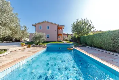 Piscine Villa Brioni 2 Ce avec piscine privée près de la plage au nord de Pula