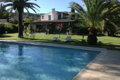 Image de Belle propriété, pied St Paul de Vence, 3 maisons, 15p/terrain avec grande piscine.