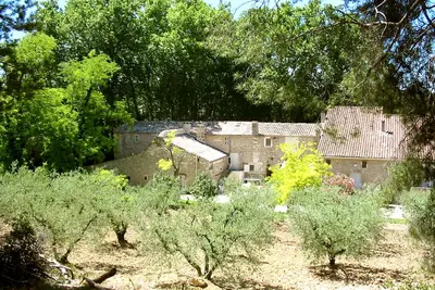 Image de Mas Provençal avec piscine, pour 6 pers au coeur des Alpilles