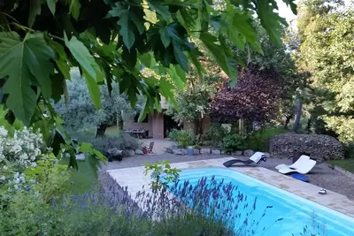 Modern villa with pool, comfort and calm near Avignon