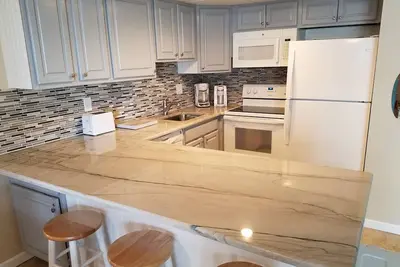 Image de Direct Ocean Front Building, Oceanview, Mid-Town 39th St, First Floor Unit