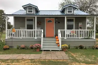Image de Circle P Cabins - First Monday Trade Days - Maintenant avec 3 cabines sur 3 acres