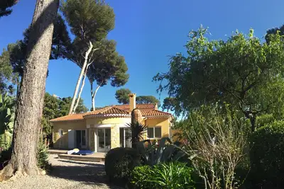 Image de Cap d'Antibes, Charming Villa in a Pinewood near the sea. Exclusive neighborhood