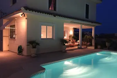 Villa dans un endroit merveilleux avec une atmosphère de salon et une vue sur la mer à côté d'Altea