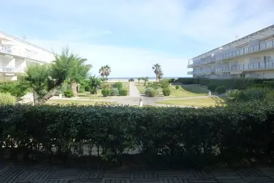 Image de App Rdc, front de mer, ensoleillé, jardinet bel espace