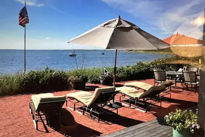 Image de Amagansett Beach House sur le port de la Napeague, dans l'État de New York - à pied de l'océan!