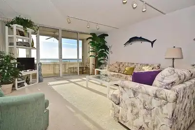 Image de Communauté amicale et relaxante à Fisherman's Haven. Gulf Front w / Stunning Views. Plage privée, accès à la baie, fermée. Extrémité sud plus calme de Siesta Key # 201