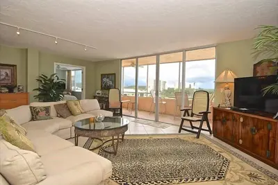 Image de Front de golf spacieux avec vue imprenable et plage privée. Paisible et relaxant à l'extrémité sud de Siesta Key, au Fisherman's Haven # 506