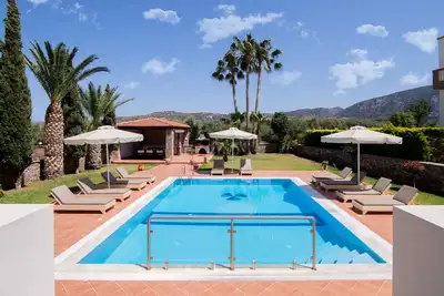 Image de Belle villa 5 chambres Tyghi - piscine privée, 4 salles de bain, grand jardin