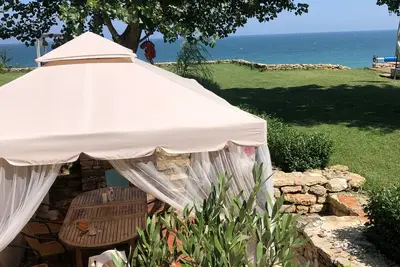 Image de BlackSea Garden Villa avec piscine privée et plage et 3000 m2 Wineyards & Garden