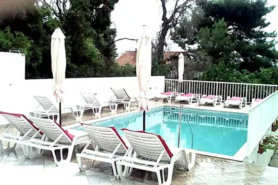 Maison moderne avec piscine au pied de St. Ilias Hill