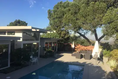 Image de Beau milieu du siècle moderne à Los Angeles dans les collines de Hollywood