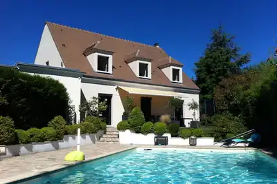 Image de Maison jardin piscine proche Paris et Versailles