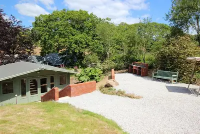 Image de The Cabin at Little Bosveal, near the Helford River. . . . lovely location