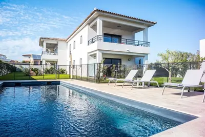 Image de Appartement T3 charme, tout confort avec piscine, Ă Ile-Rousse