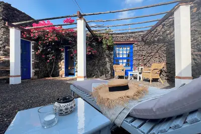 Image de Nouveau! ! ! \"La Finca Yazmina « vivent dans une roche volcanique sur le bord de Finca Volcans!