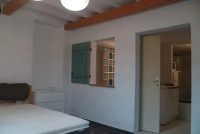 Image de Studio deux personnes avec terrasse dans dépendance d'une maison principale
