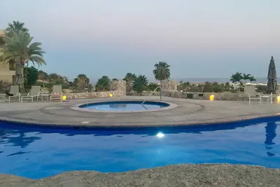 Image de Spectaculaire Ocean and Golf Course View 2 Bedroom Condo Residence