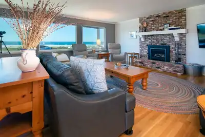 Image de Maison de plage en bord de mer, à quelques pas du sable!