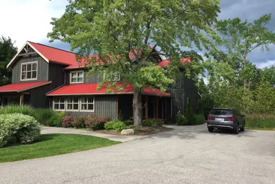Image de Retraite de luxe à Collingwood sur un superbe terrain de 1/2 acre