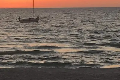 Image de Marchez jusqu'à la plage! Condo meublé au bord de l'eau dans un emplacement parfait!