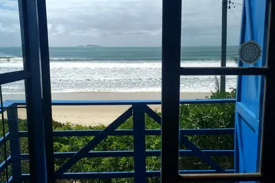 Image de Maison de plage face à la mer