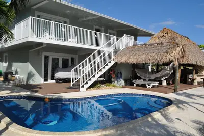 Image de Port largo, front de l'eau Key Largo 2 lit 2. 5 mauvais avec piscine, gazebo et rampe de bateau.