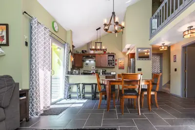 Image de Mt Hood - The Pickle Cabin Cabin - Bain Ă remous \/ Fire Fire \/ Piscine \/ Tennis \/ Wifi