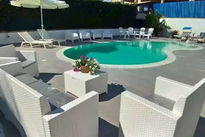 Image de \"La Terrasse Sur La Mer\" Villa Vue Mer Seulement A 50m De La Plage De Sable.